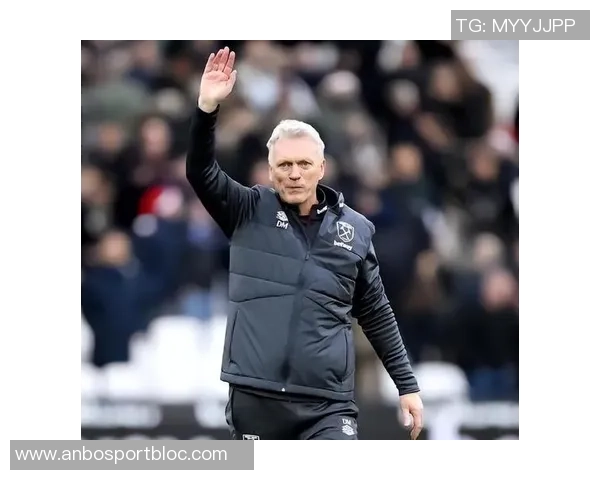 莫耶斯直言英超裁判判罚不公缺乏沟通引发广泛关注