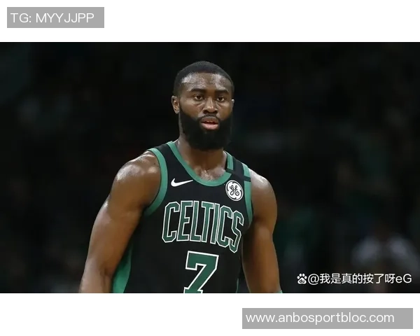 杰伦布朗表现稳定但未能带领球队获胜18投9中斩获25分6篮板4助攻